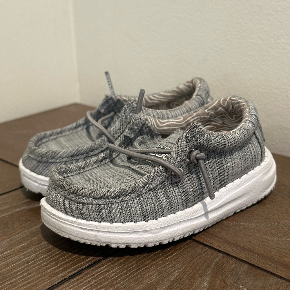 Hey Dude Wally Stretch Toddler Shoes Sz 5 Gray Lace Up Round Toe Sneakers